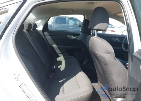 2021 Kia Forte Lxs z USA, uszkodzony, nr VIN 3KPF24AD6ME354275